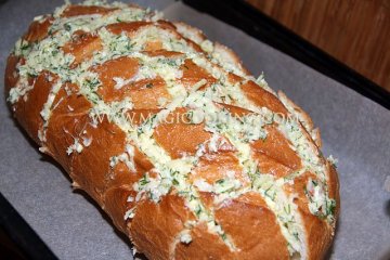 Чесночно-сырный хлеб