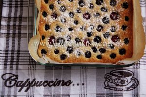 Ореховый пирог с ягодами