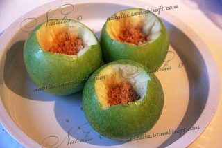 Печеные яблоки с орехами