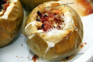Печеные яблоки с орехами