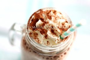 Бананово-яблочное смузи с какао