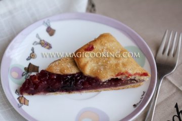 Галета с яблоками и ягодами