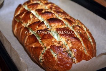 Чесночно-сырный хлеб