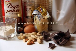 Брауни с орехами и изюмом