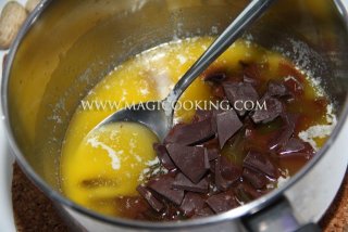 Брауни с орехами и изюмом