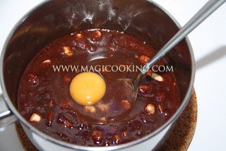 Брауни с орехами и изюмом