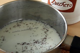 булочки с маком и изюмом