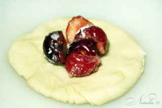 булочки с черешней