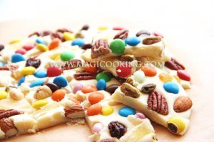 Шоколадная плитка с M&M's и орехами