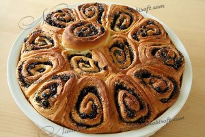 булочки с маком и изюмом