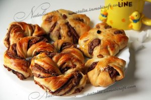 Булочки с ореховой и шоколадной пастой
