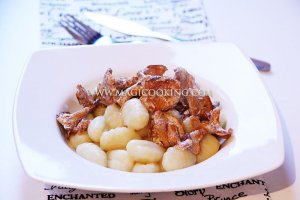 Ньокки с лисичками