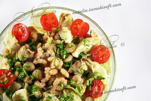 салат с артишоками и креветками