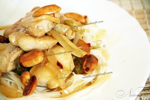 Курица с арахисом