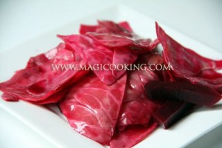 Капуста маринованная со свеклой