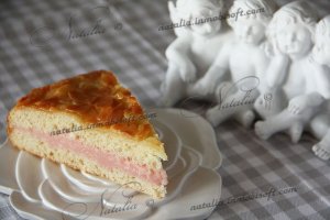 Пирог с кремом "Пчелиный укус"