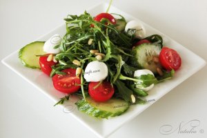 Салат с рукколой и мятой