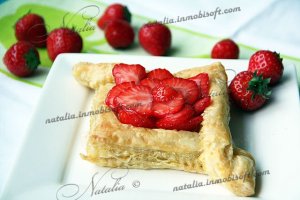 Слойки с кремом и фруктами