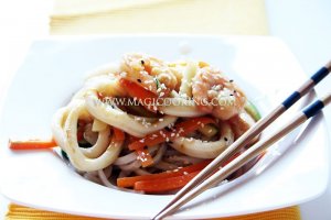 Стир-фрай с креветками и кальмарами