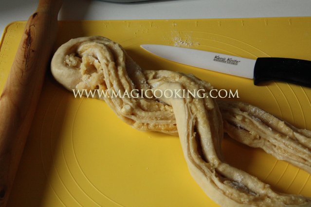 Творожная коса с марципаном