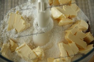 Кростата с ягодами и кремом