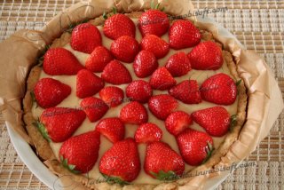 Кростата с ягодами и кремом