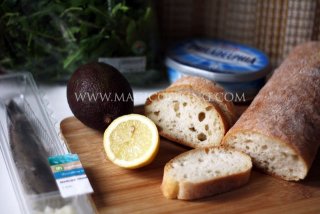 Кростини с селедкой