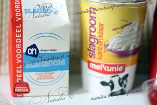 Десерт из свежих ягод и сливок