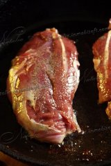 Утиная грудка с клюквенным соусом