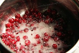 Утиная грудка с клюквенным соусом