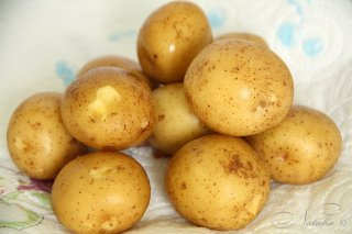 молодой картофель с розмарином
