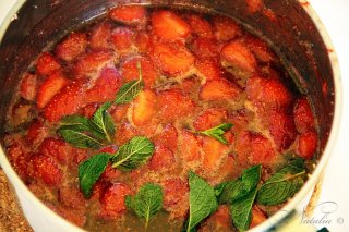 клубничное варенье с мятой