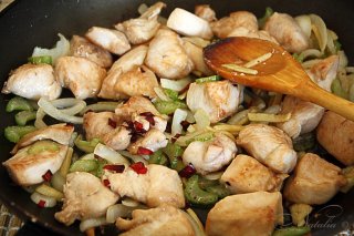 Курица с арахисом