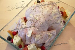 Курица с яблоками и клюквой