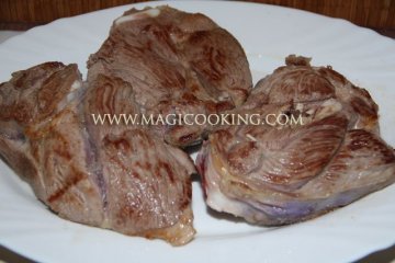 Баранина с черносливом и орехами