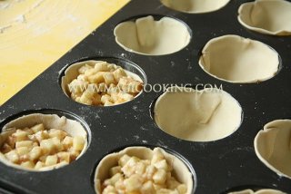 Яблочные мини пирожки
