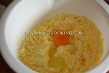 Ореховый пирог с ягодами