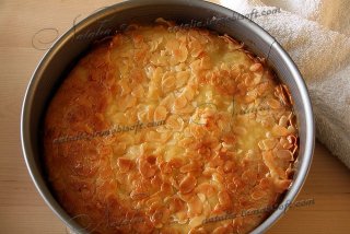 Пирог с кремом "Пчелиный укус"