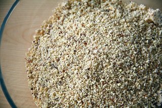 Ореховый пирог со сливами