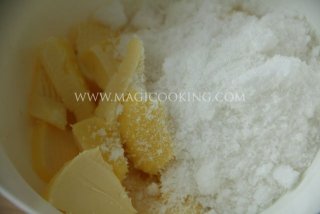 Ореховый пирог со сливами