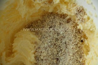 Ореховый пирог со сливами