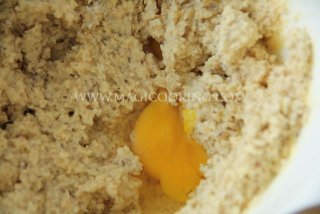 Ореховый пирог со сливами