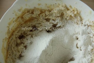 Ореховый пирог со сливами