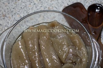 Свиная кожа с чесноком