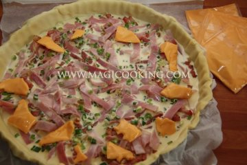 Быстрый пирог с ветчиной и сыром