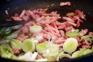 Быстрый киш с грибами и пореем