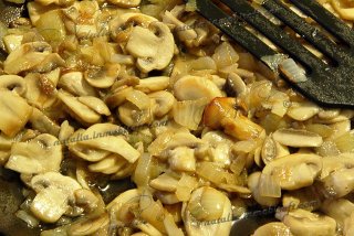 рулет из свинины с грибами