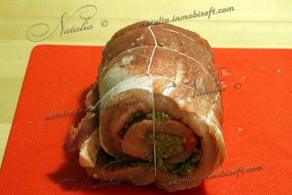 рулет из свинины с грибами