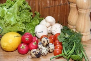 Салат с грибами и перепелиными яйцами