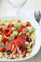 Салат с тунцом и паприкой